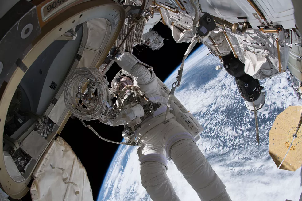 Idosa perde R$ 160 mil para golpista que dizia ser astronauta