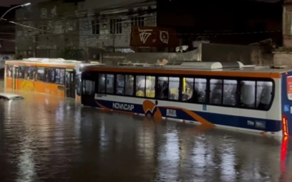Temporal provoca estragos e transtornos na cidade do Rio