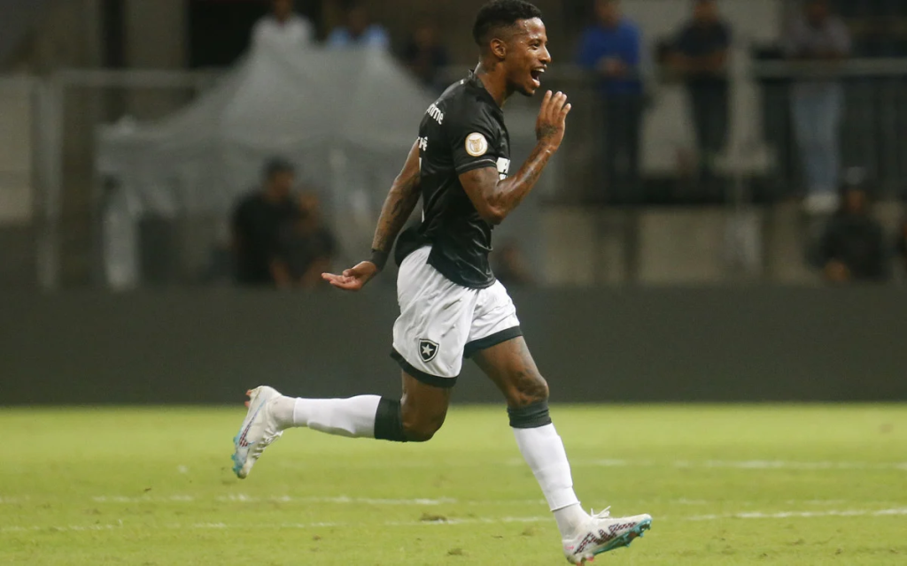 Botafogo triunfa sobre o Bahia e alcança a segunda colocação no Campeonato Brasileiro