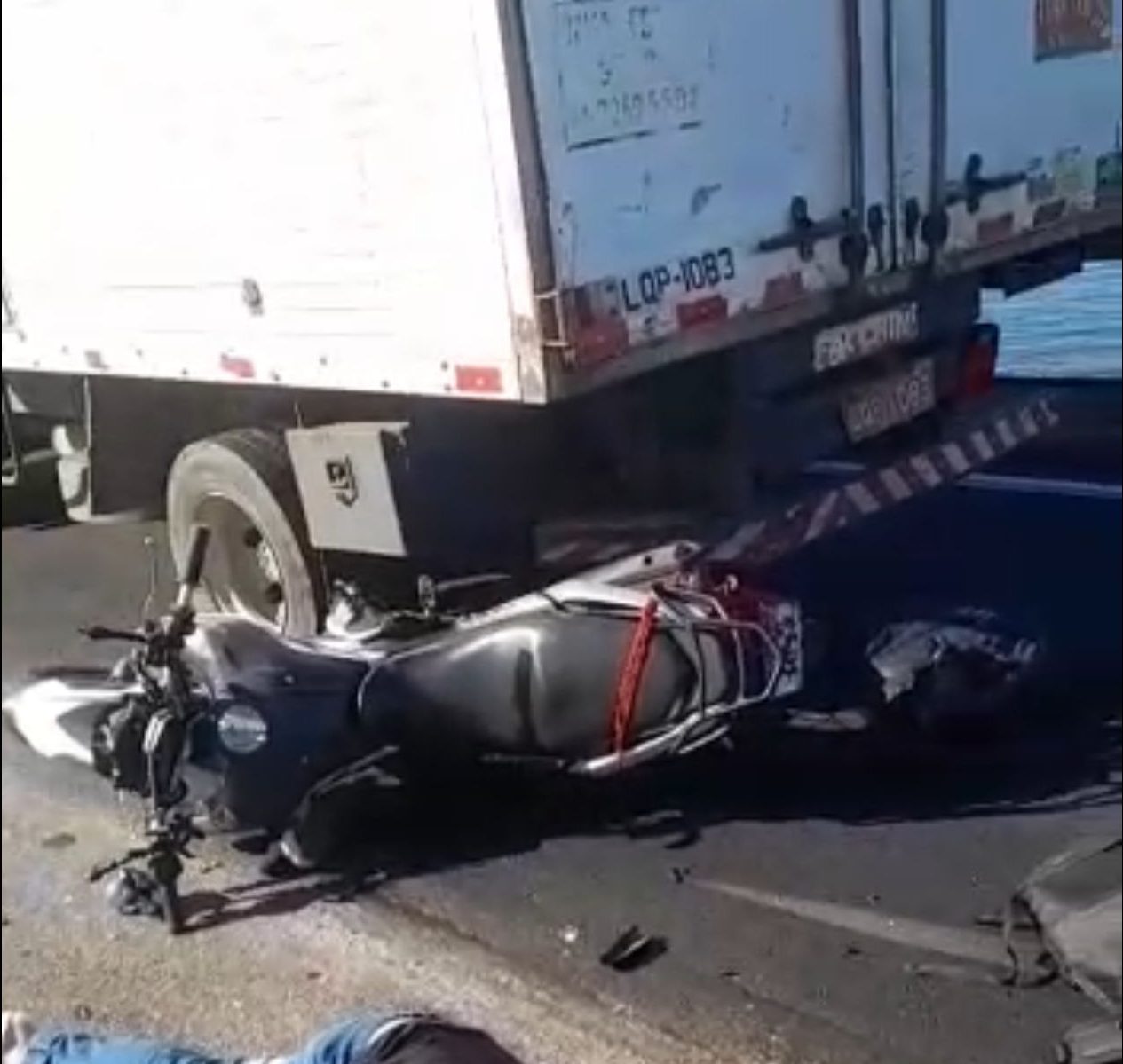 Motociclista morre ao colidir com caminhão na Ponte Rio-Niterói