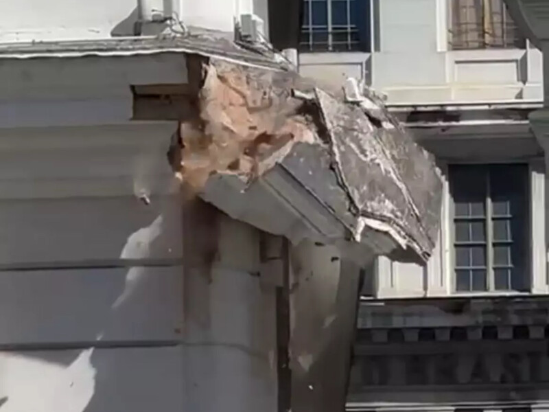 Desabamento de parte do prédio histórico dos Correios no Centro do Rio