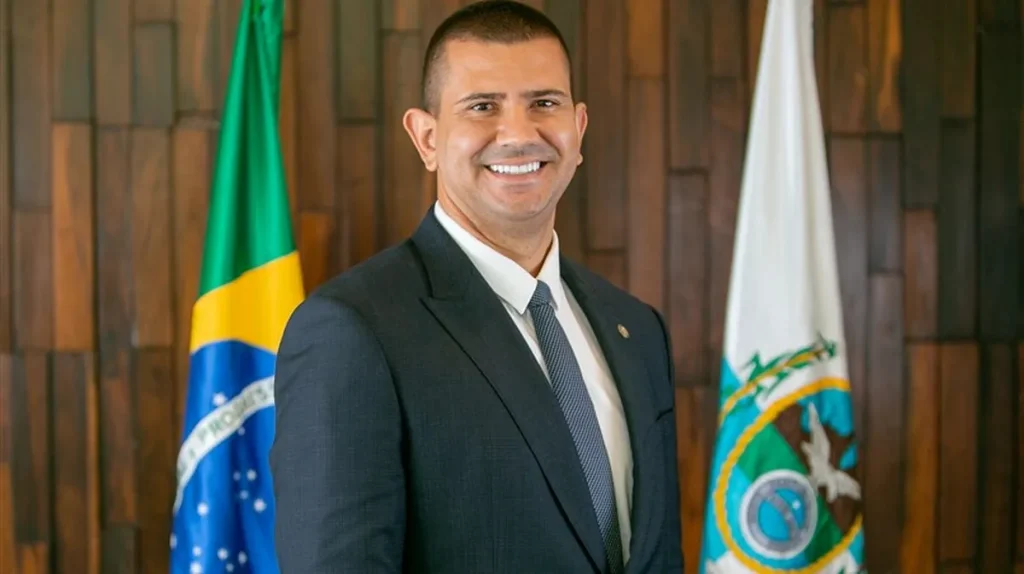 Deputado estadual Douglas Ruas deixa cargo e assume secretaria no Rio